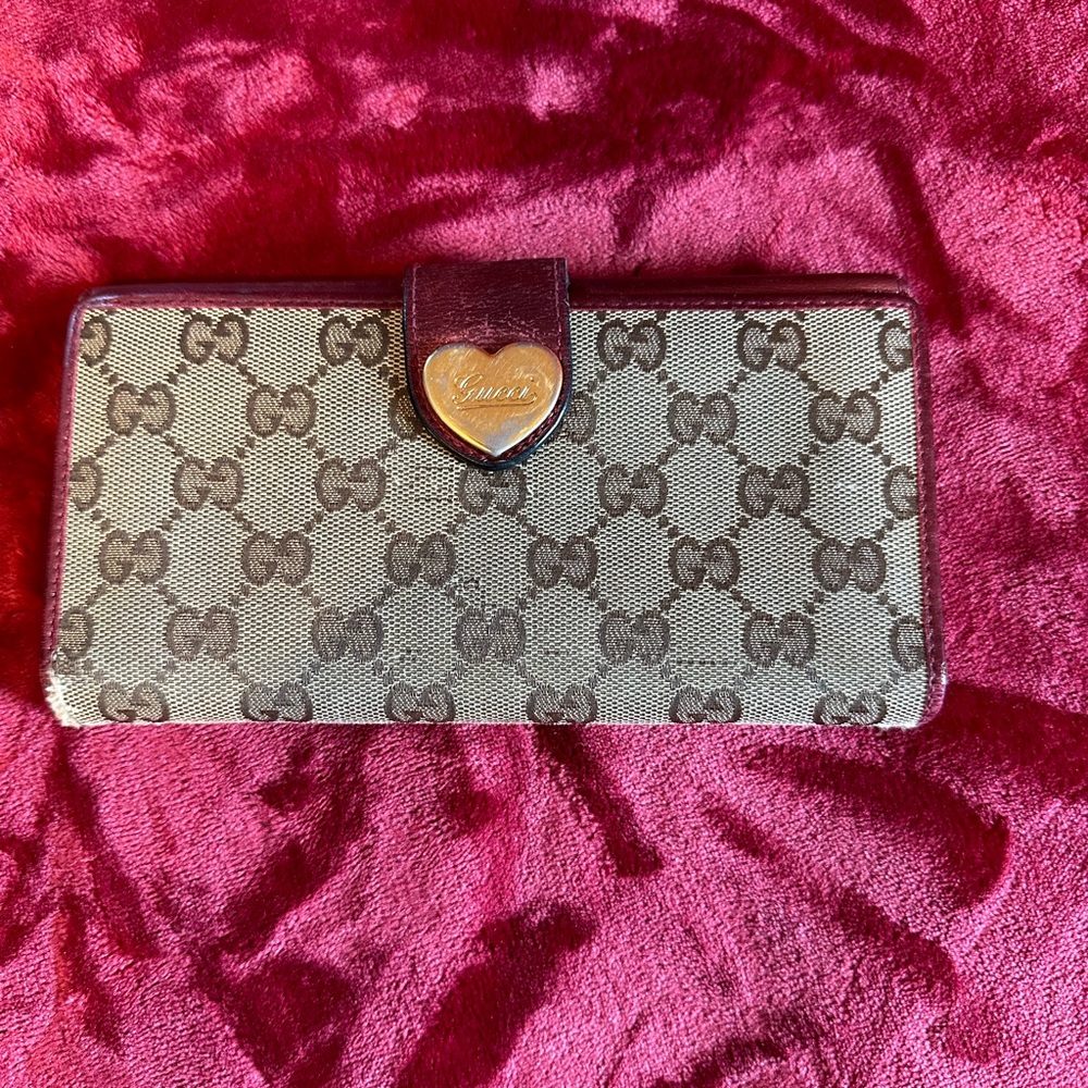 Gucci wallet used for women